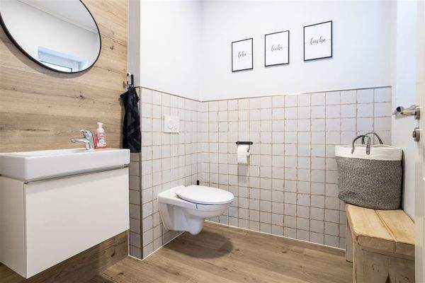 Gäste-WC im EG, Wohnhaus