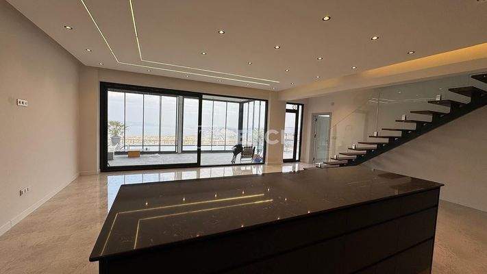 Villa for Sale with Nature and Lake View in Sapanca Sakarya