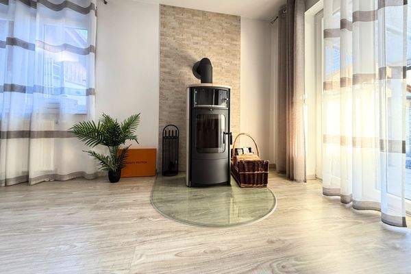 Wohnbereich mit Holzofen