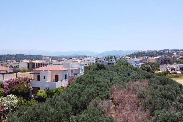 Kreta, Tavronitis: Schönes Grundstück mit Meerblick und hoher Baukapazität zu verkaufen