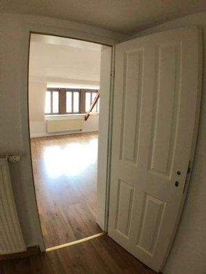 Neue hochwertige Türen Neuer Boden 