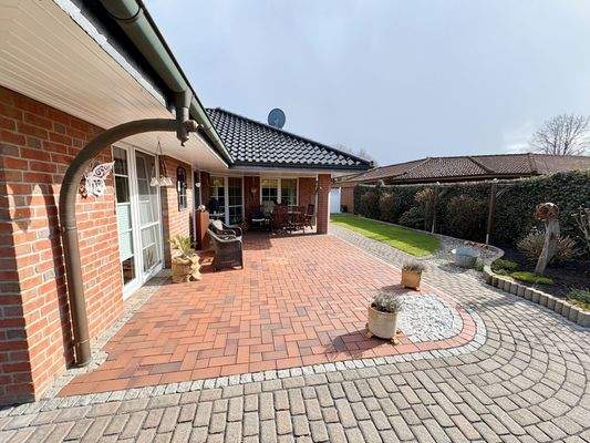 Blick auf die teilüberdachte Terrasse