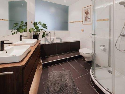 Foto mit Einrichtungsvorschlag Bad - foto con proposta di arredamento bagno