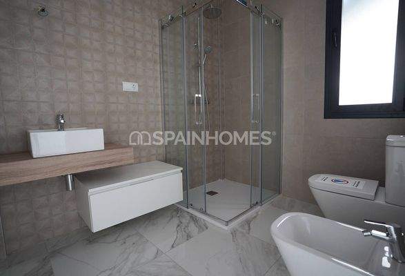 Modern Detached House with Pool and Mountain Views in Polop