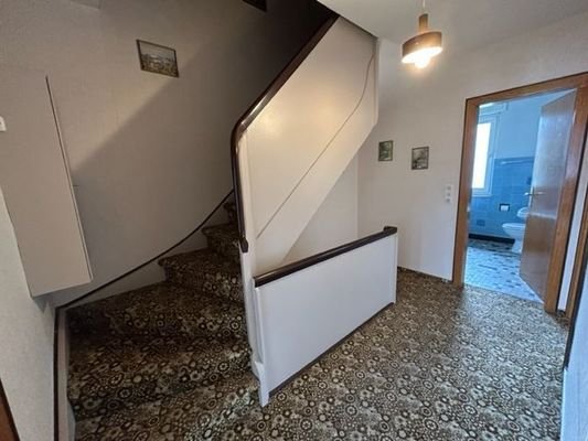 Flur Obergeschoß mit Treppe zum Dachboden