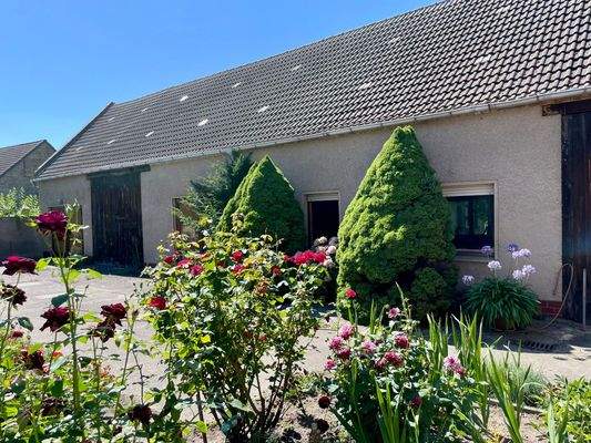 Nebengebäude (ehem. Tischlerei mit Garage)