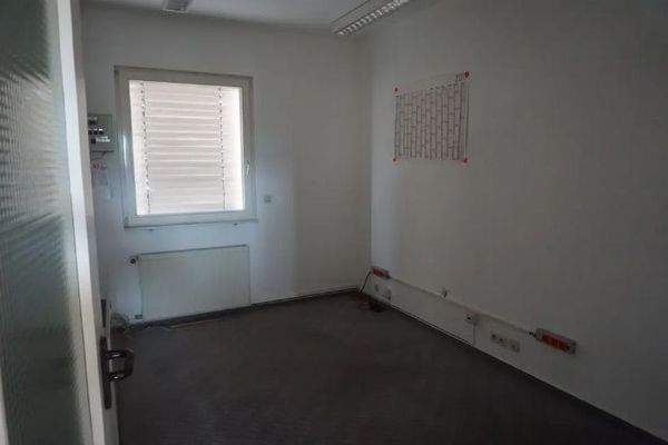 Vorderhaus, 1. OG, unrenoviert 