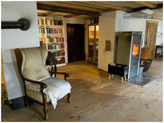 Wohnbereich mit Kamin und Wohlfühlatmosphäre