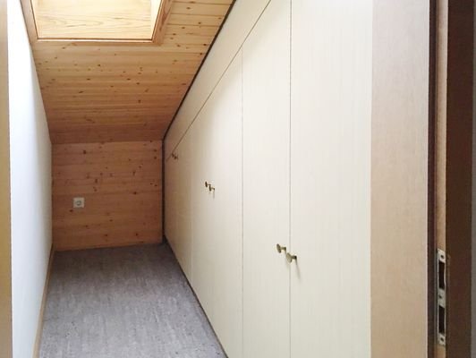 Wohnung DG links Bild 5.jpg