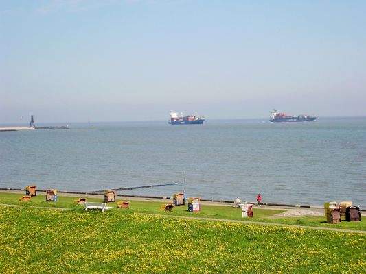 Grimmershörnbucht und Welt-Schifffahrtsweg.JPG