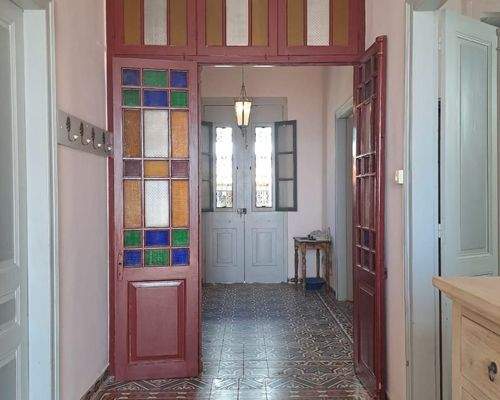 Kreta, Kalyves: Elegante neoklassizistische Villa am Meer zu verkaufen