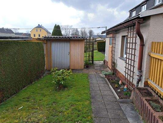 Hausansicht mit Grundstücksteil 1.jpg