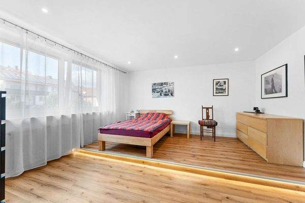 Schlafzimmer I  (I.OG)