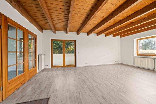 Wohnbereich mit Zugang zur Terrasse