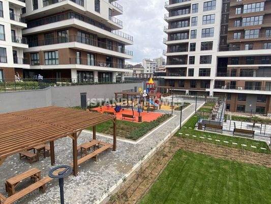Istanbul Apartments with Green Complex Areas in Ümraniye