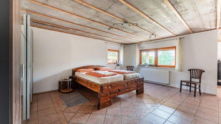 Sclfazimmer im Erdgeschoss (Neubau)