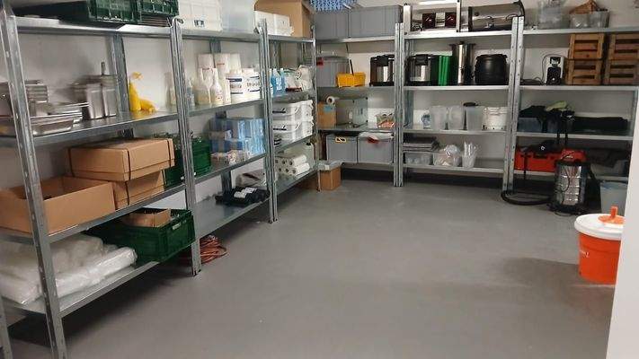 großzügige Lagerfläche