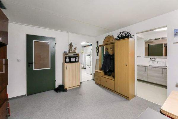 Durchgangszimmer KG
