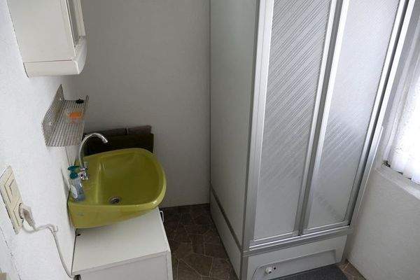 Duschbad auf Laube -Detail-