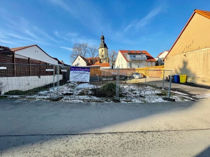 Waldnahes Baugrundstück mit Baugenehmigung in Alt-Winzerla zu verkaufen