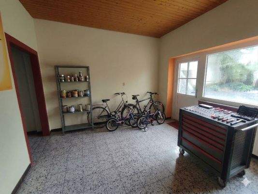 Hobbyraum Werkstatt (KI)