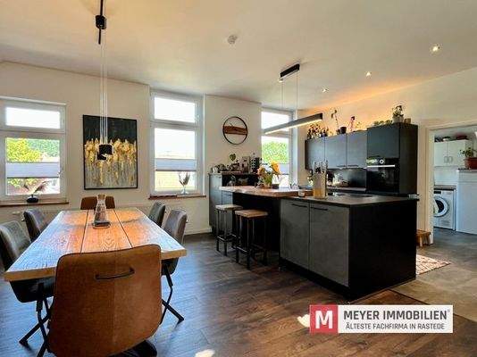 Essbereich und Küchenansicht