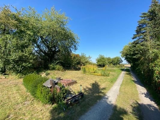 Idyllischer Gartenbereich