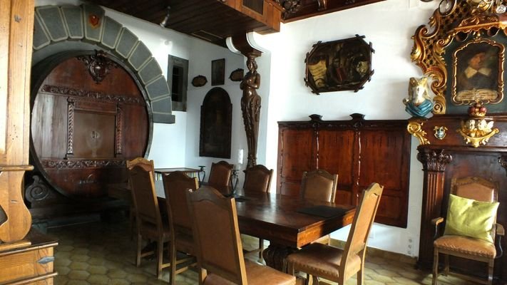 kunstvolle Ausstattung der Gasträume