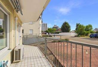 Weitläufiger Sonnenbalkon