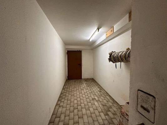 Flur im Keller