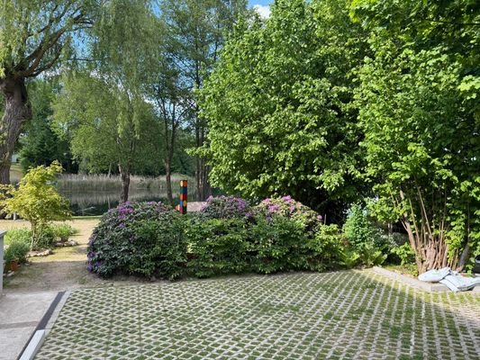 vom Parkplatz zum Deeufer