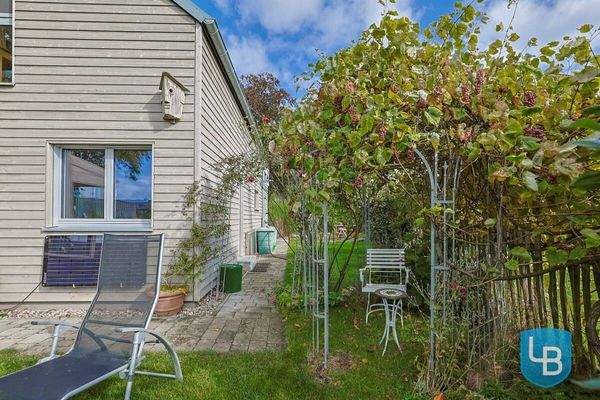 Sitzmöglichkeit bei den Weinreben 