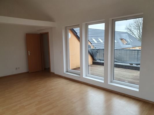 Wohnzimmer mit Dachterrasse und Abstellkam (1).jpg