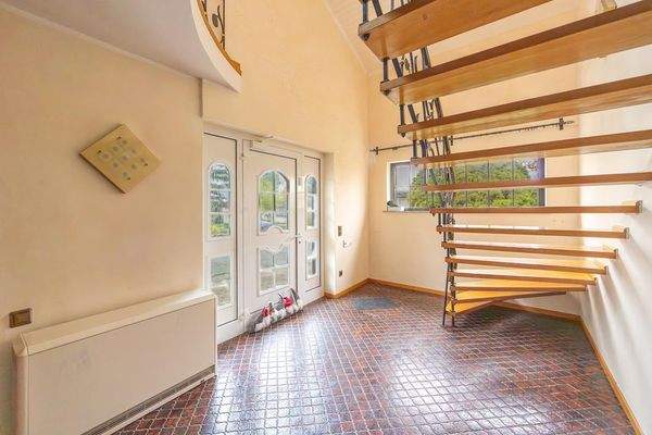 UG: Eingangsdiele, Treppenhaus