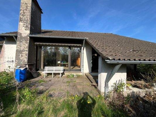 Hinteransicht mit Terrasse