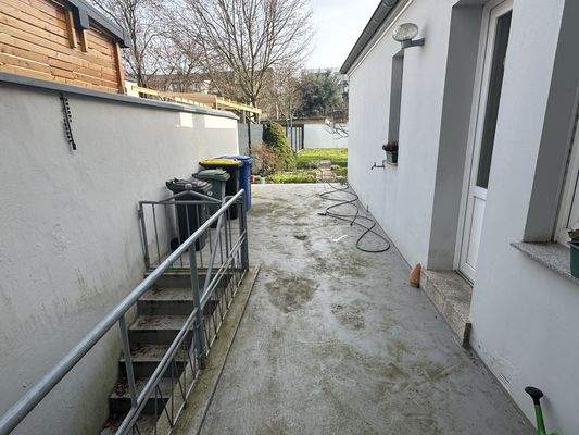 Terrasse und Kelleraußentreppe