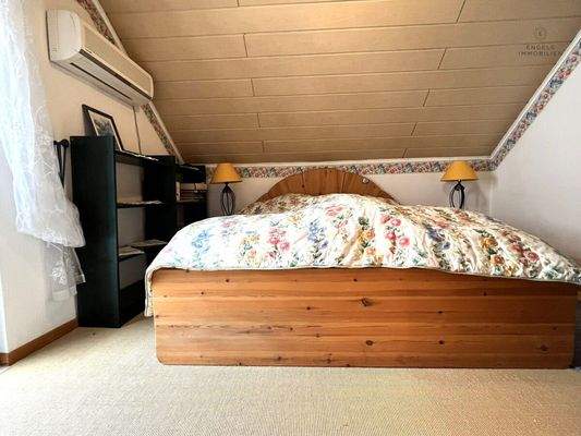 Wohn-/Schlafzimmer 2 Dachgeschoss 