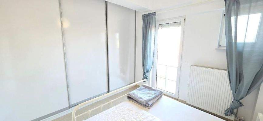 Kreta, Gouves: Gebäude mit 2 neuen und 5 renovierungsbedürftigen Wohnungen zu verkaufen