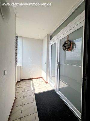 Loggia 1/ Zugangsbereich zur Wohnung