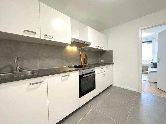 Moderne Küche mit Geräten