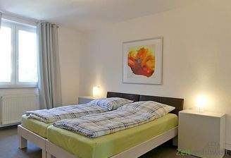 Doppelbett im Schlafzimmer