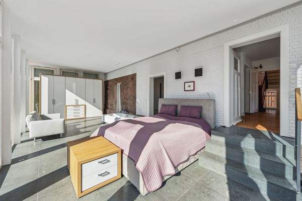 Schlafzimmer mit Whirlpool