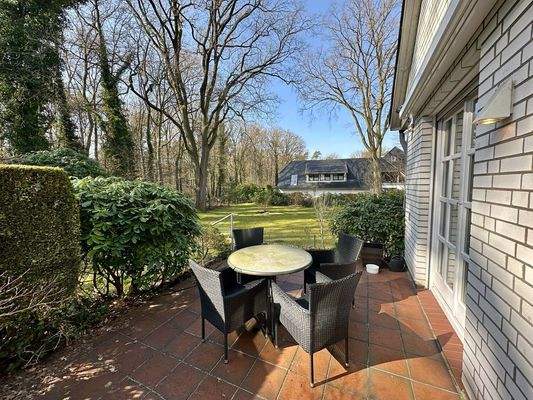 mit Zugang in den Garten