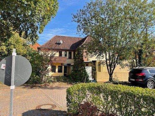 Blick auf den Eingangsbereich rückwärtig