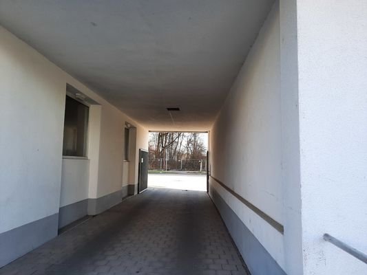 Zufahrt zum Garagenhof