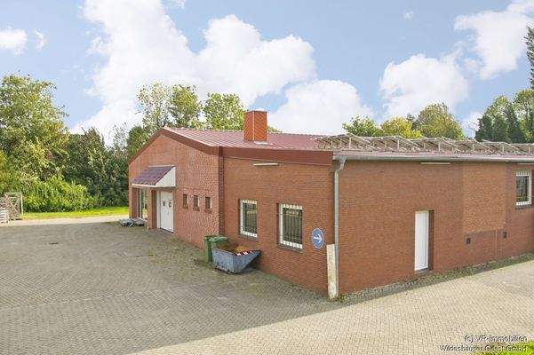 Blick auf den vorderen Giebel der vorderen Halle