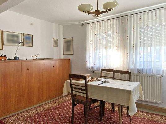 Zimmer im Obergeschoss (links)