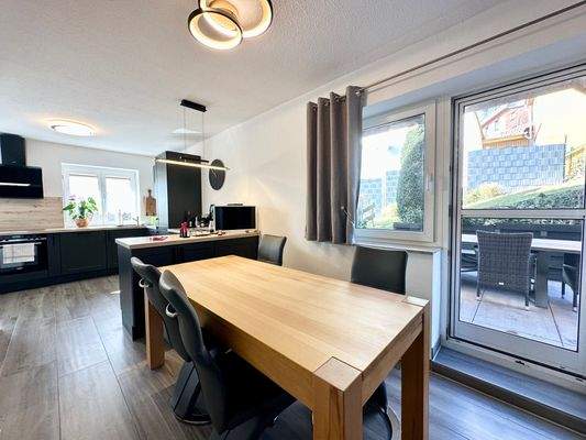 Essbereich zwischen Küche und Wohnzimmer