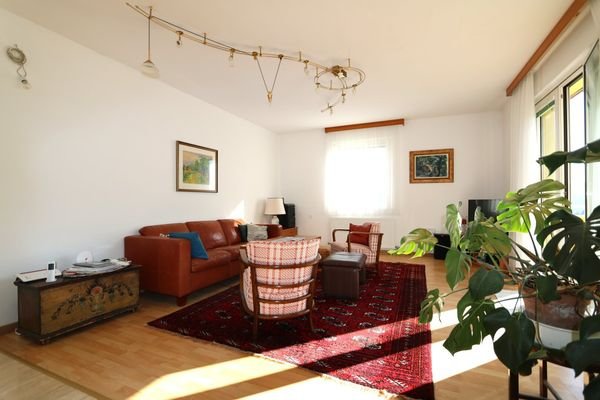 Wohnbereich mit Zugang zur Loggia