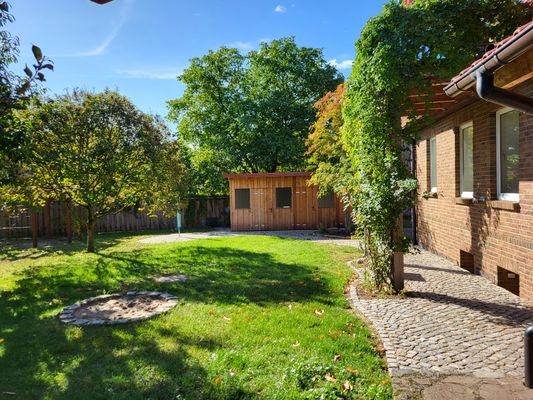 11. Garten mit Schuppen, dreiteilig